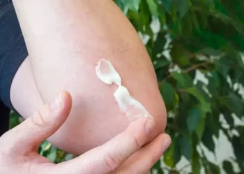 face-betamethasone-ointment-uses2-1024x649